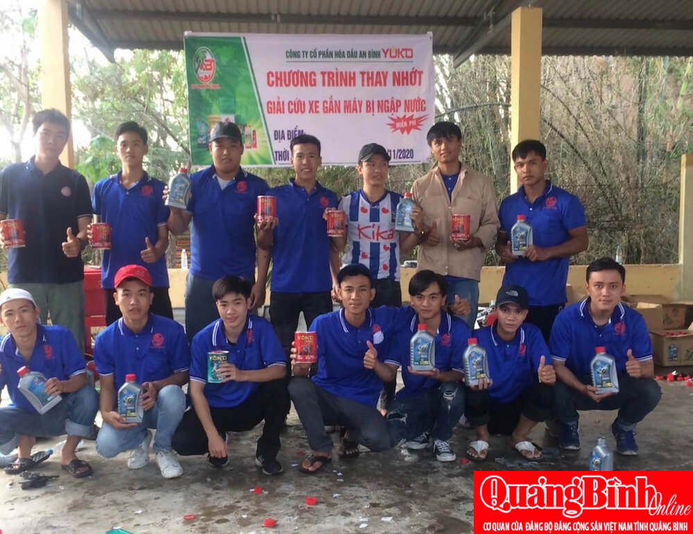 Báo Quảng Bình –  Miễn phí sửa chữa xe gắn máy bị ngập nước cho người dân vùng lũ