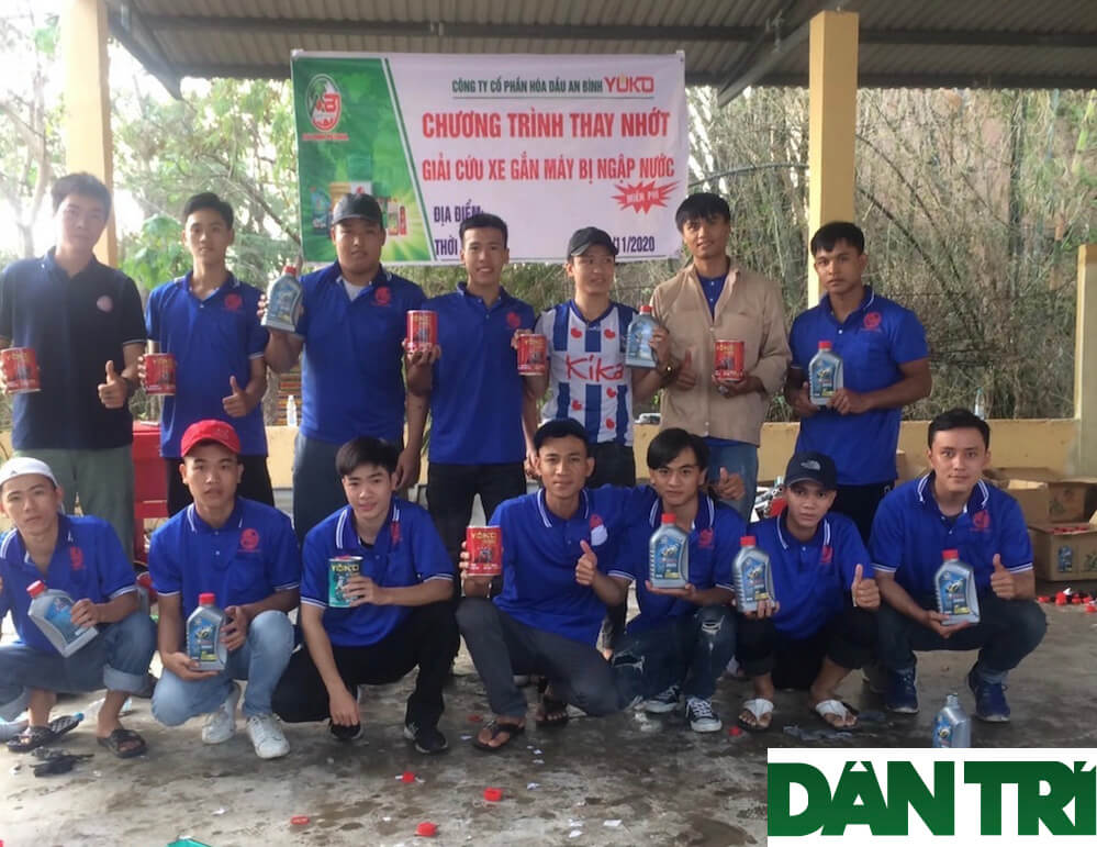 Dantri.com.vn – Hồi sinh hàng chục ngàn xe máy ngập nước cho bà con vùng lũ